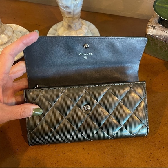RARE Khaki CHANEL Quilted CC Logo Black Enamel Patent Leather Long Bifold Wallet - Picture 11 of 12